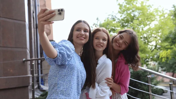 Çocuklar Selfie Paylaşırken Aldıkları Risklerin Farkında mı?