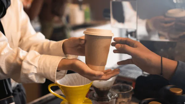Starbucks İşaret Dili Konseptli Mağazalarını Yaygınlaştırıyor