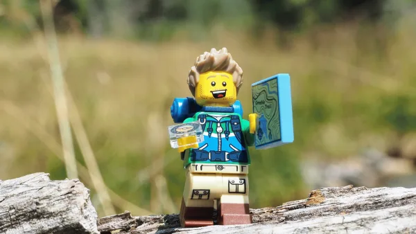 LEGO, İkonik Yaş etiketini Attenborough için Güncelledi
